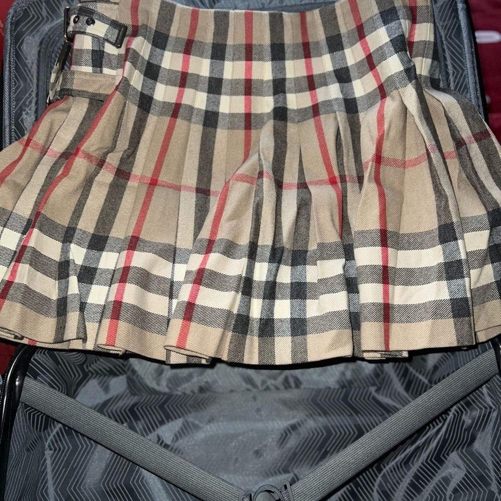 Authentic Burberry Tan Plaid Women's Skirt - Picture 2 of 6